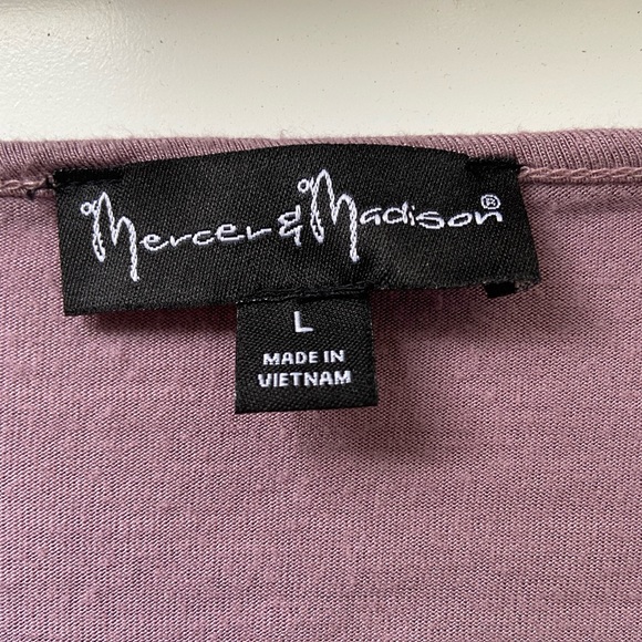 SLEEVELESS TOP SIZE LARGE EUC - Picture 4 of 4